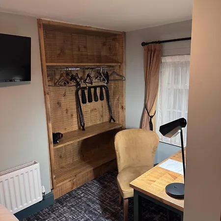 Oyo White Bear At Szálloda *