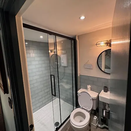 Oyo White Bear At Bedale