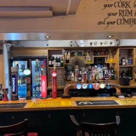 מלון Oyo White Bear At *