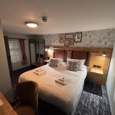 מלון Oyo White Bear At