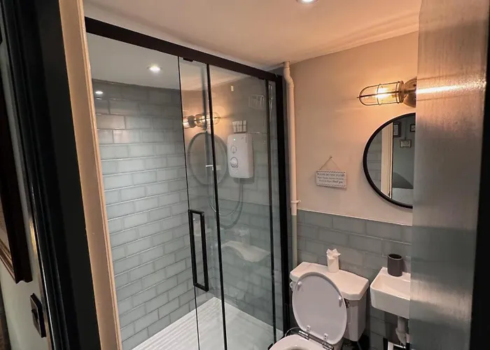 Oyo White Bear At בידייל